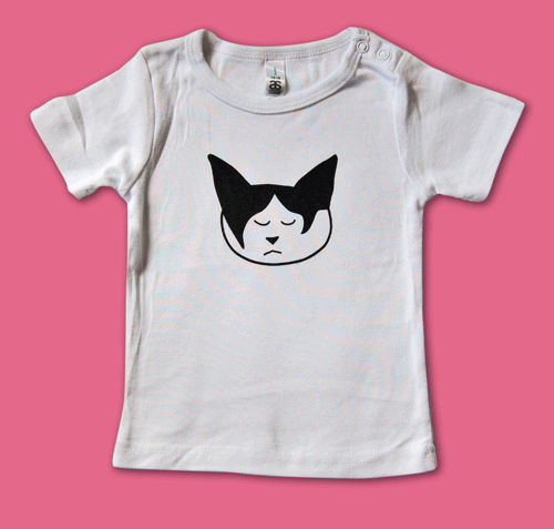 Sleepy cat Tee in white